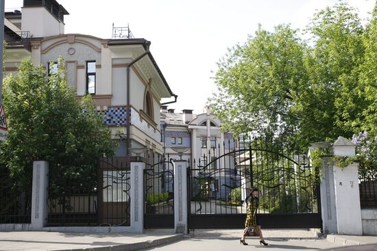 A building located on 1/1 2nd Vrazhsky side street