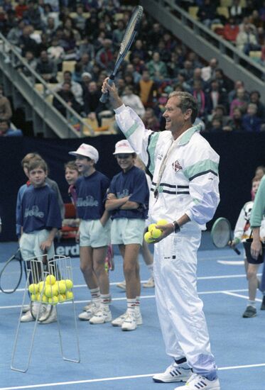 Tennis coach Jeffrey VanderMeer