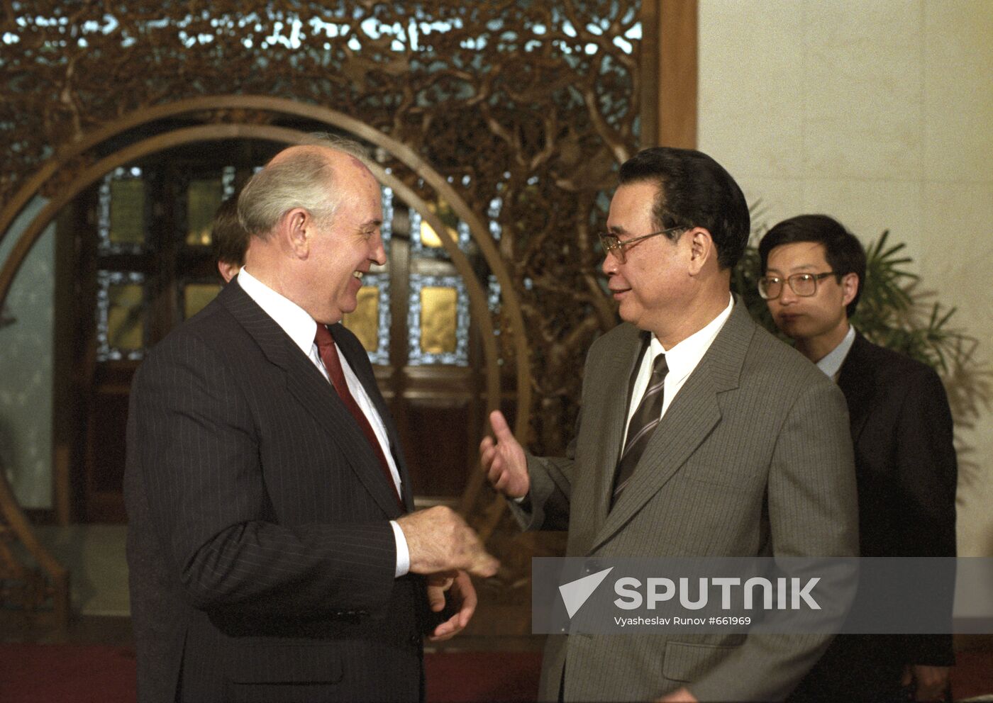 Mikhail Gorbachev visits China