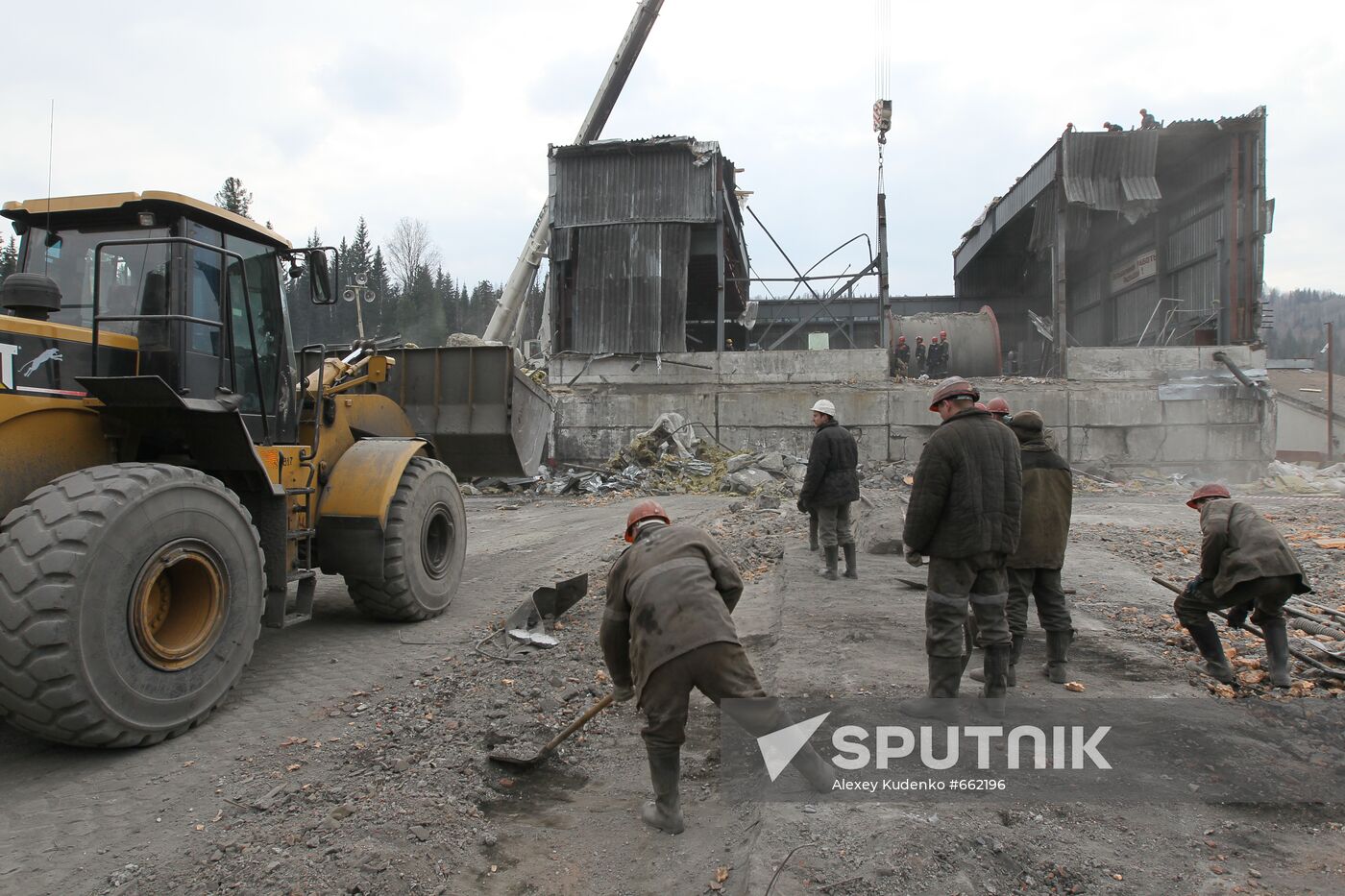 Crews continue recovery works at Raspadskaya mine