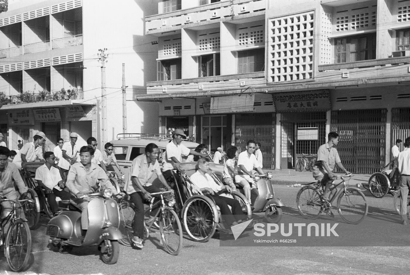 Traffic in Phnom Penh