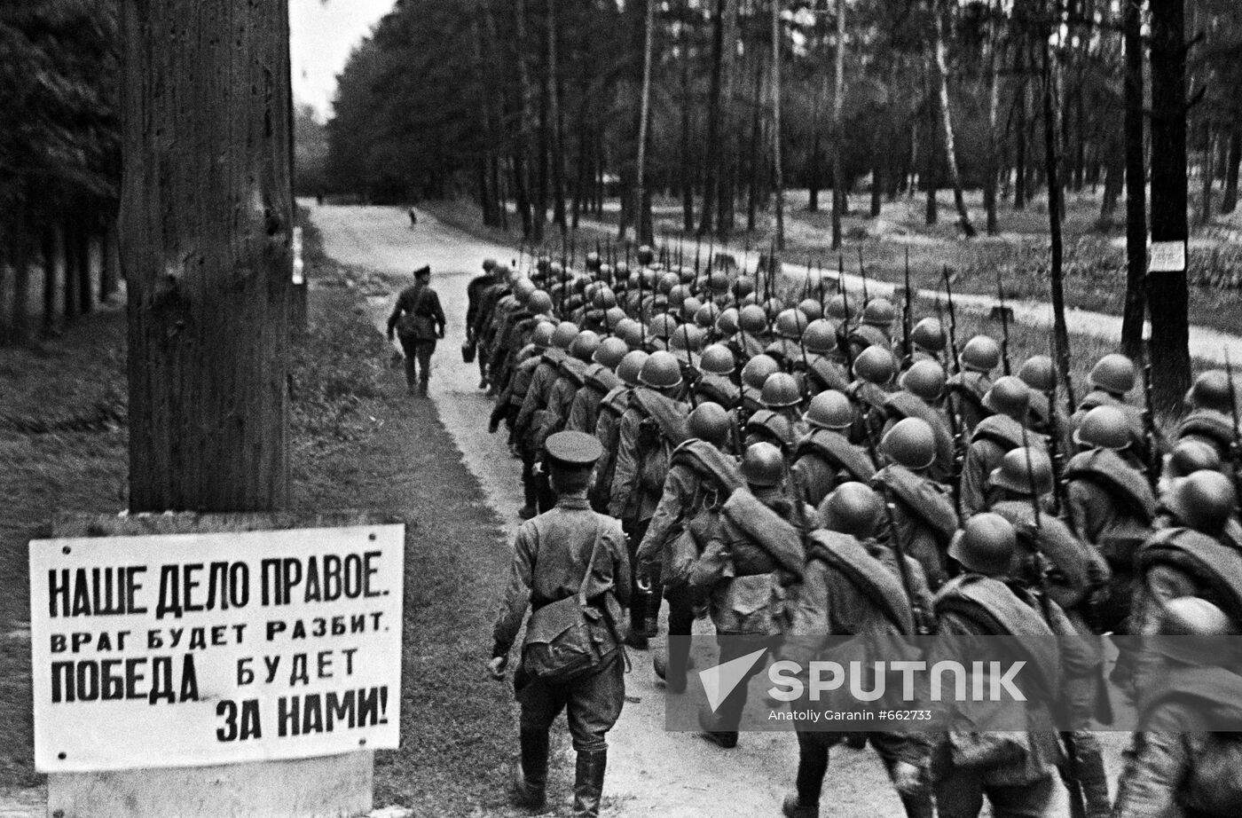 Recruits leave for front during mobilization
