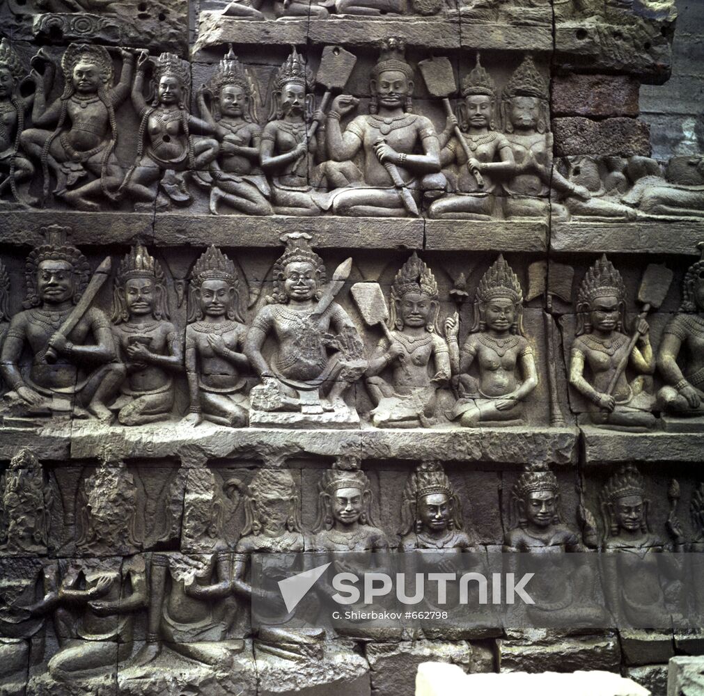 Bas-relief detail in temple Angkor Wat
