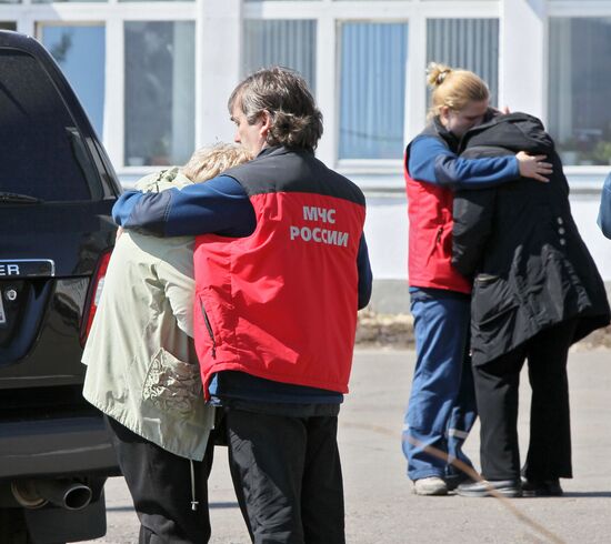 Relatives and journalists evacuated from Raspadskaya coal mine