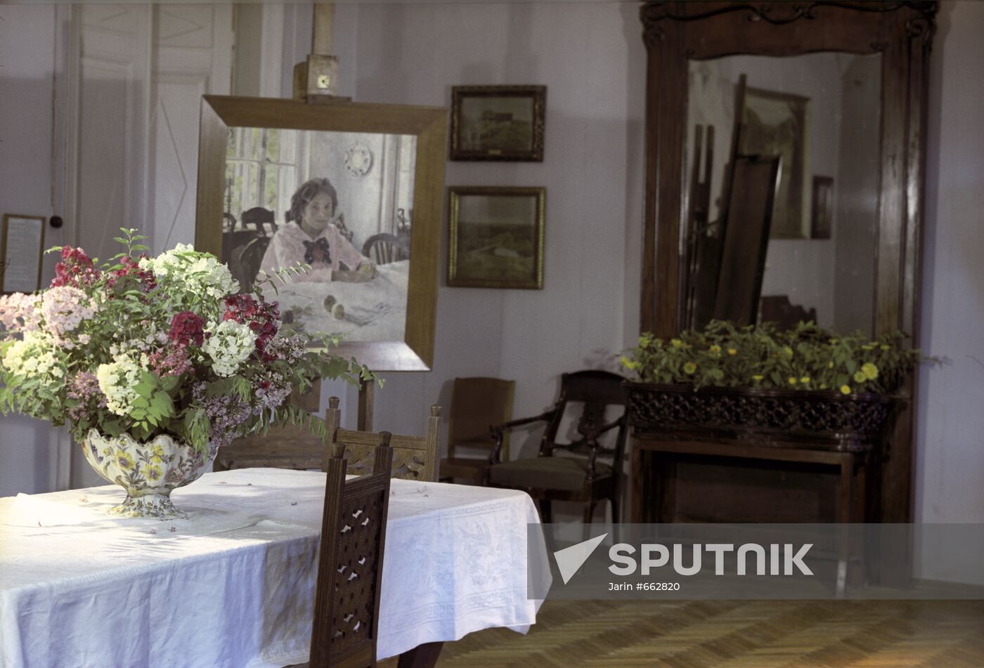 Mamontovs` dining-room in Abramtsevo