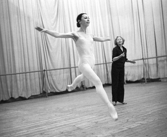 Ballerina Nina Semizorova