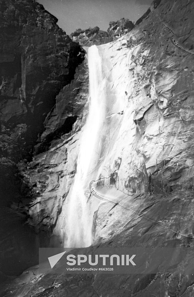 Waterfall in Diamond Mountains