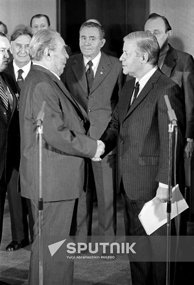 Leonid Brezhnev and Helmut Schmidt