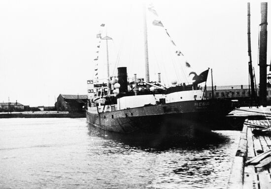 "Neva" motor ship with provision for Spaniards, 1936