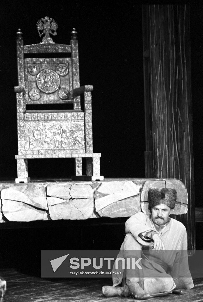 Mikhail Ulyanov and Yury Voluntsev in the play "Stepan Razin"
