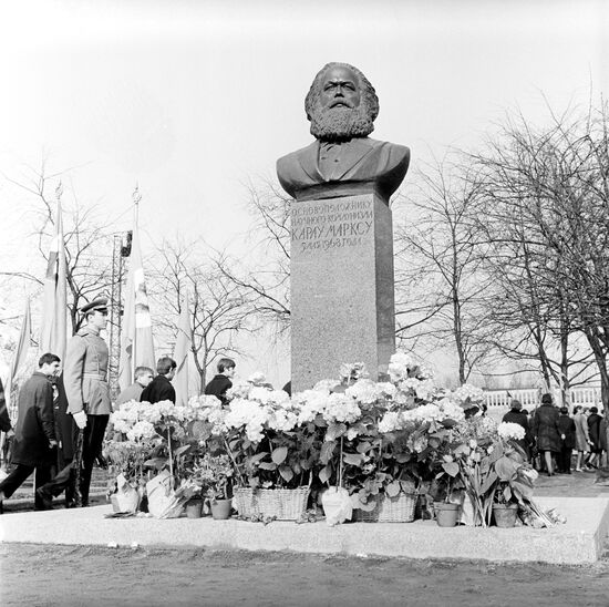 Unveiling Karl Marx Monument