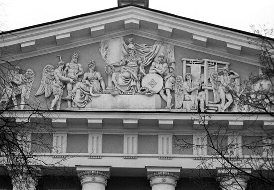 Bas-relief modeling at a pediment of Admiralty