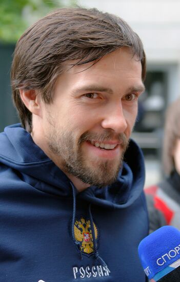 Forward Pavel Datsyuk arrives in Cologne