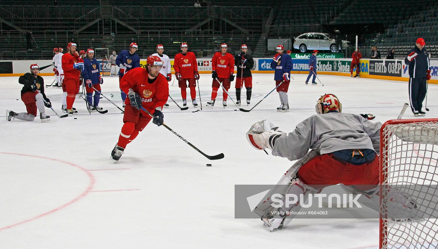 Semyon Varlamov, Vitaly Atyushov