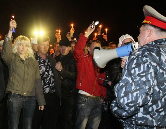 Mezhdurechensk residents light candles for killed miners