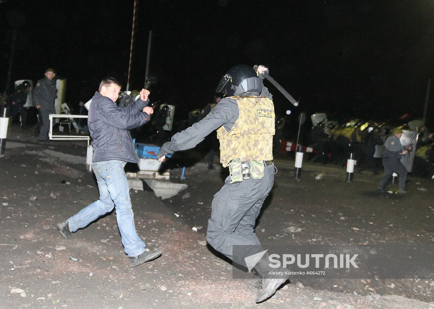 Rallying people clash with OMON special forces