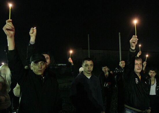 Mezhdurechensk residents light candles for killed miners