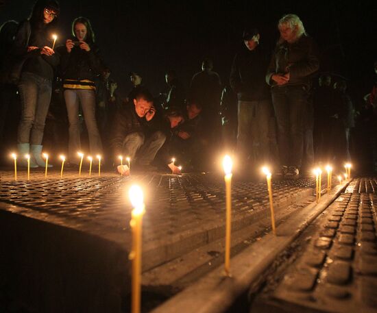 Mezhdurechensk residents light candles for killed miners