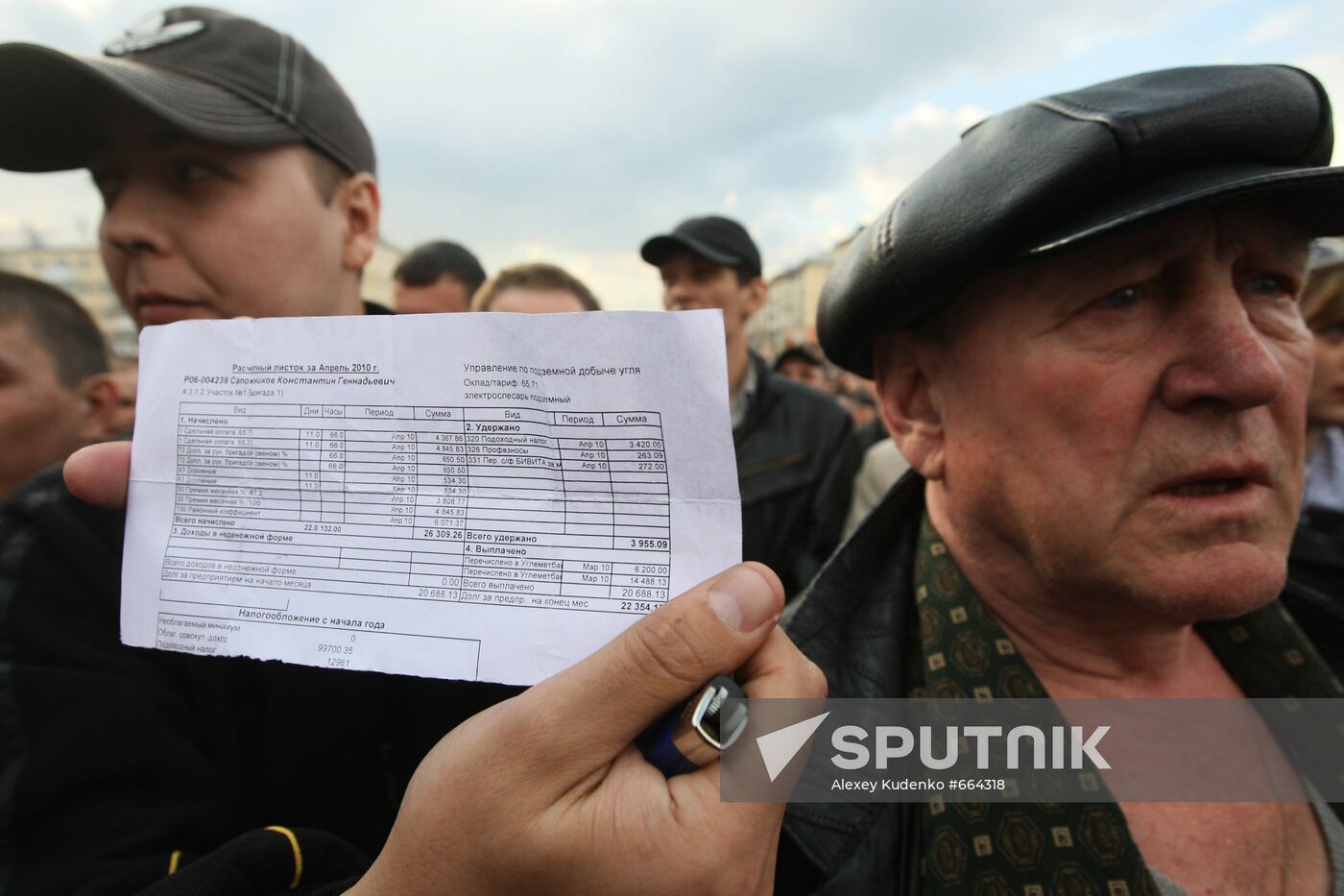 Rally at Raspadskaya mine's House of Culture in Mezhdurechensk