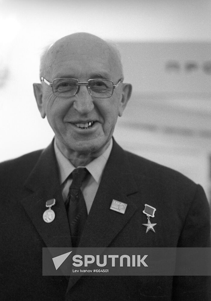 Soviet scientist and metallurgist Alexander Tselikov
