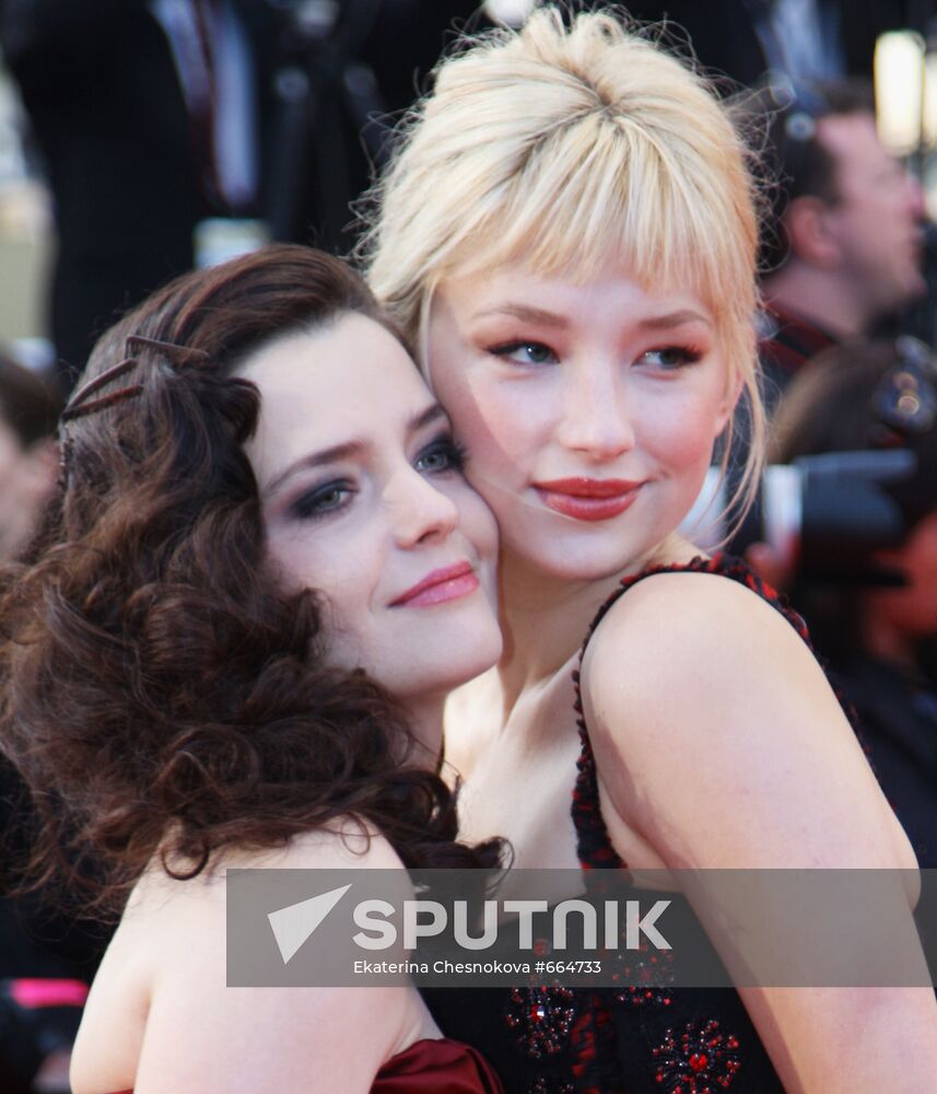 Roxane Mesquida, Haley Bennett