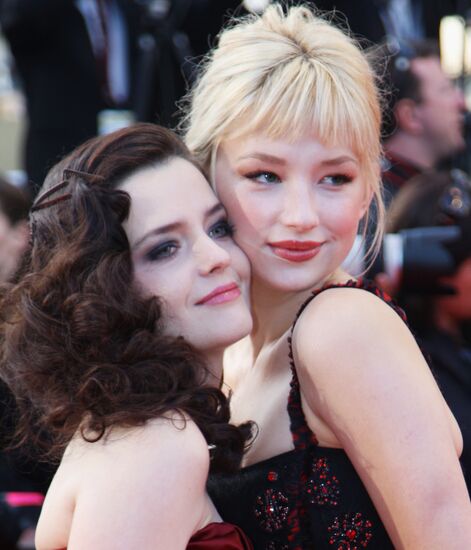 Roxane Mesquida, Haley Bennett