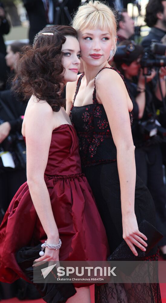 Roxane Mesquida, Haley Bennett