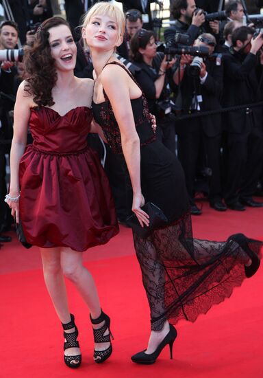 Roxane Mesquida, Haley Bennett