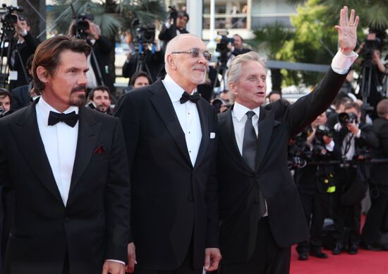 Josh Brolin, Frank Langella, Michael Douglas