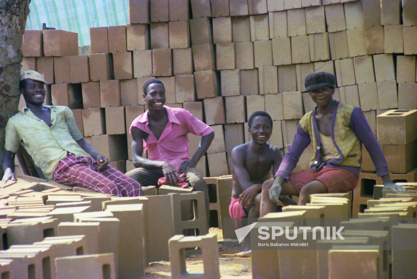 Pressers of bricks