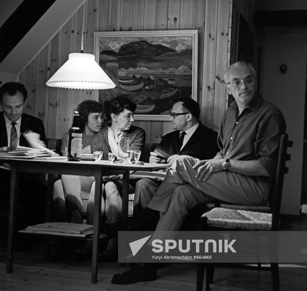 Danish cartoonist Herluf Bidstrup with his family