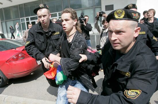 Police breaks up Slavic Gay Parade in Minsk