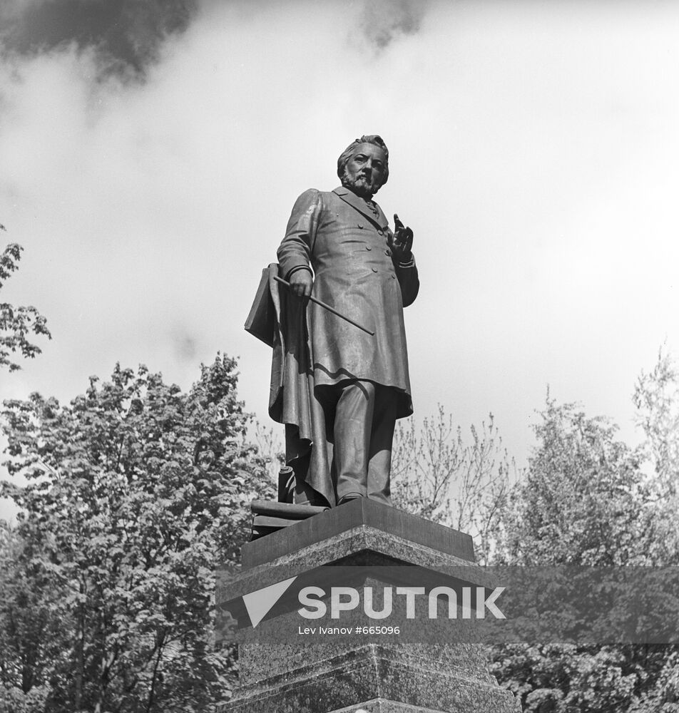 Monument to composer Mikhail Glinka