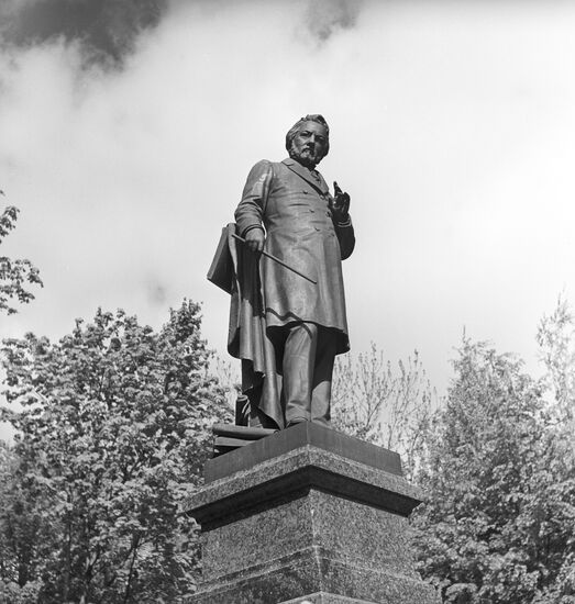 Monument to composer Mikhail Glinka