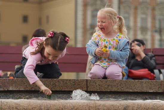 Children at a fountain