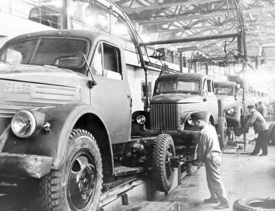 Workshop at Sungri Motor Plant, PDRK