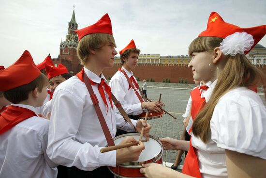 Young Pioneer induction ceremony held at Moscow's Red Square