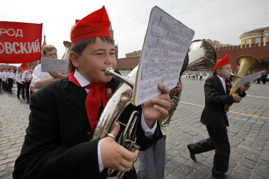 Young Pioneer induction ceremony held at Moscow's Red Square