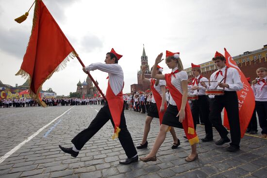 Young Pioneer induction ceremony held at Moscow's Red Square