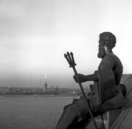 Figure on Winter Palace facade
