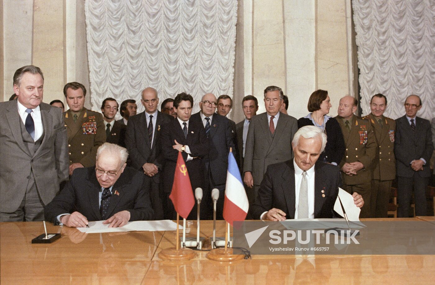 Signing protocol on preparation of joint space mission
