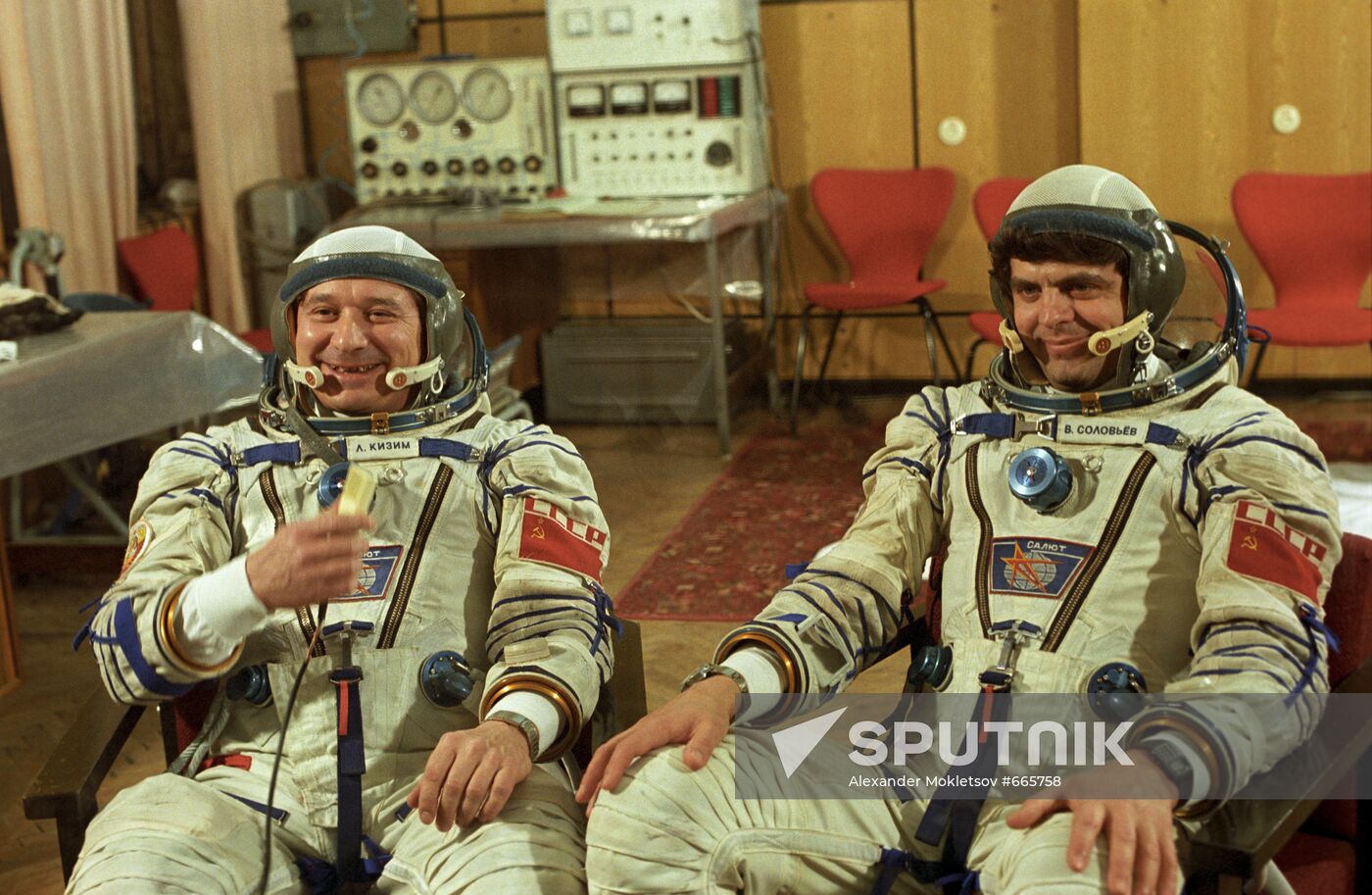 Cosmonauts Vladimir Solovyov and Leonid Kizim