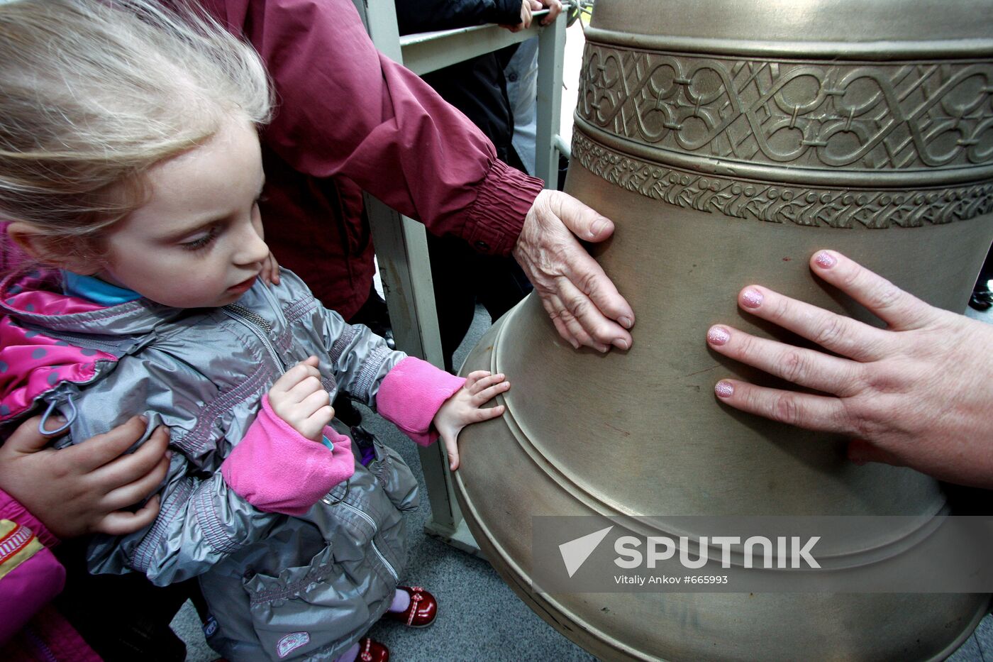Vladivostok's Pokrovsky cathedral holds bell ringing festival