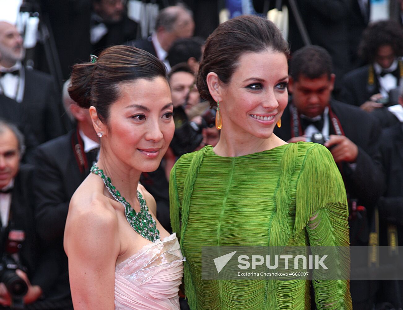Michelle Yeoh and Evangeline Lilly