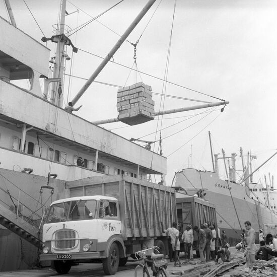 Unloading operations in Lagos port