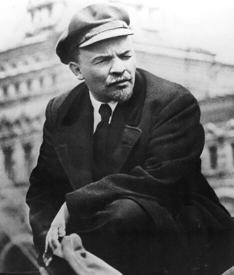 Lenin during Vsevobuch parade