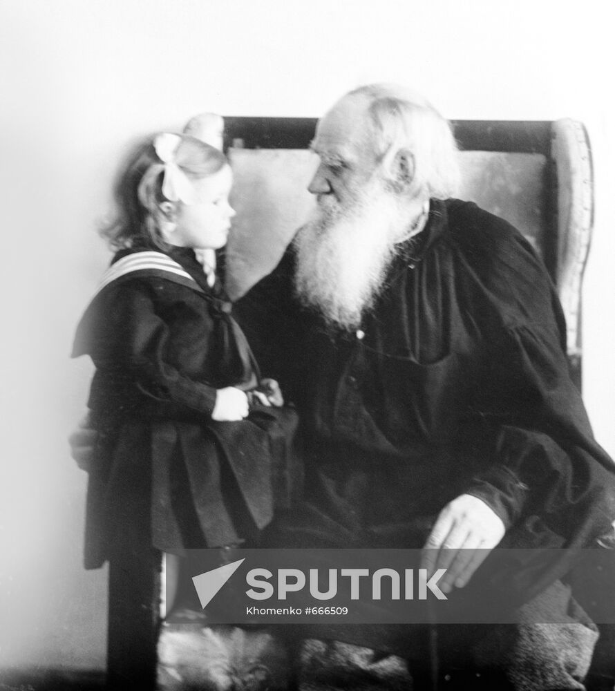 Leo Tolstoy with granddaughter Tanya