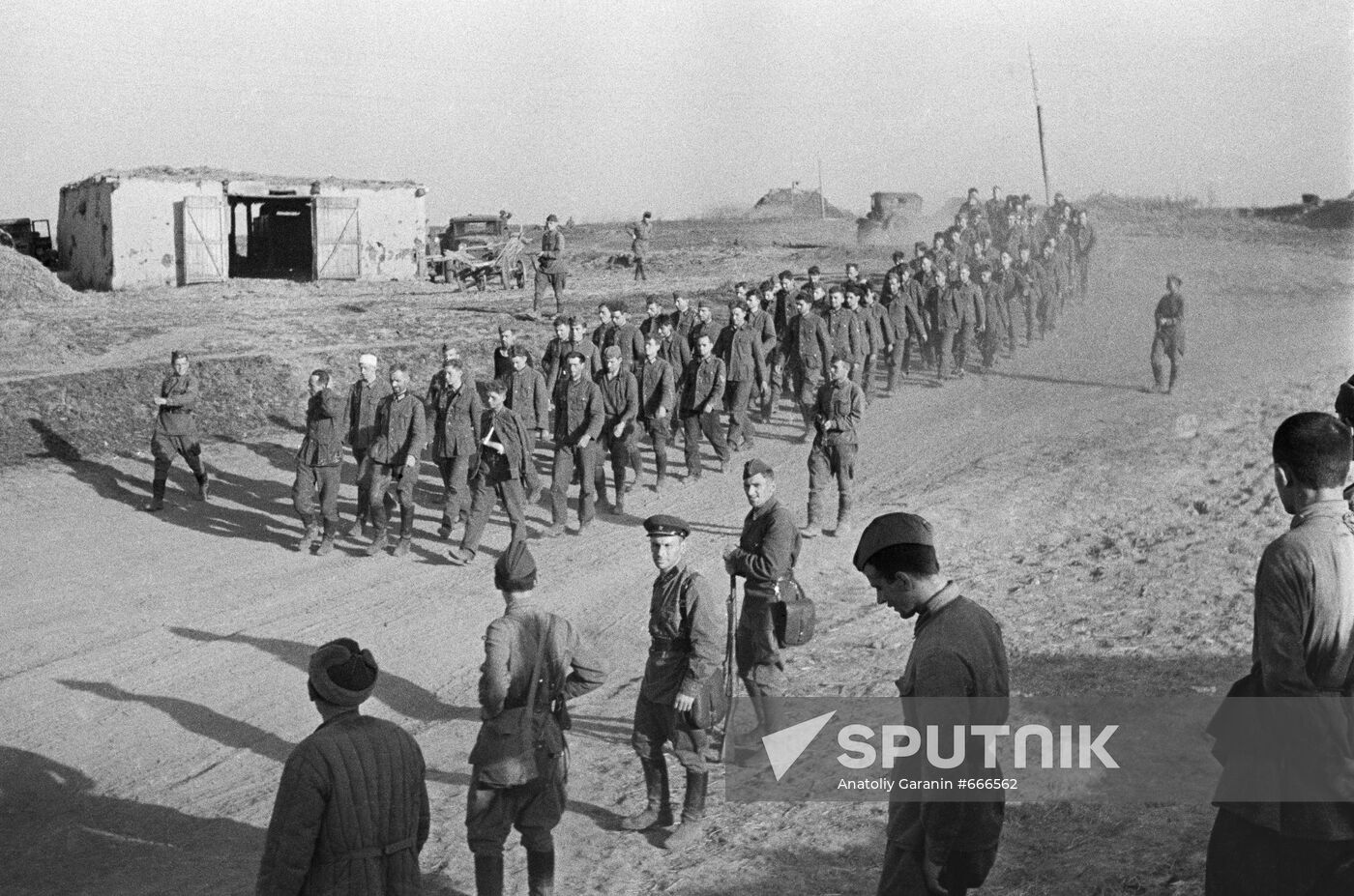 Column of captured Germans near city of Zmiyev