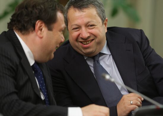 Mikhail Friedman and Zakhar Smushkin