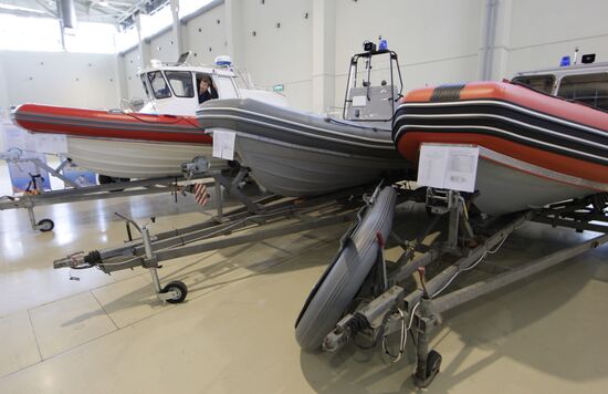 Motor boats with air-inflated boards